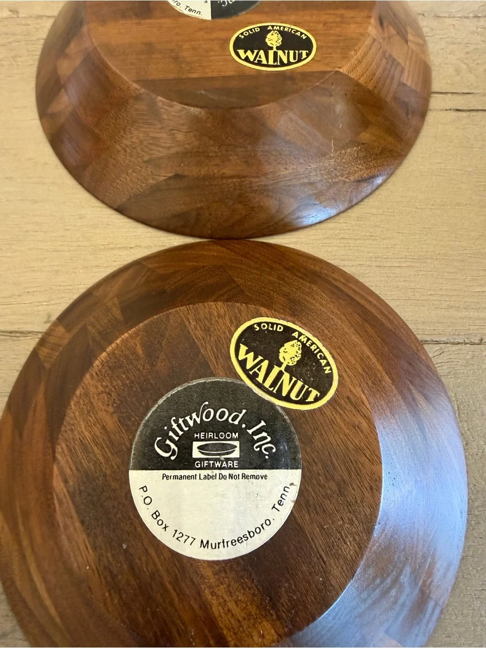 Vintage Solid American Walnut Wood Bowls Heirloom Giftwood, Inc. 1970s USA Decor